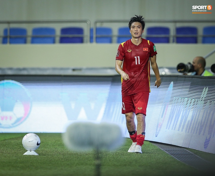 Nhìn lại trận đấu &quot;võ thuật&quot; của tuyển Indonesia trước đội tuyển Việt Nam tại vòng loại 2 World Cup 2022 khiến Tuấn Anh phải tập tễnh rời sân - Ảnh 8.