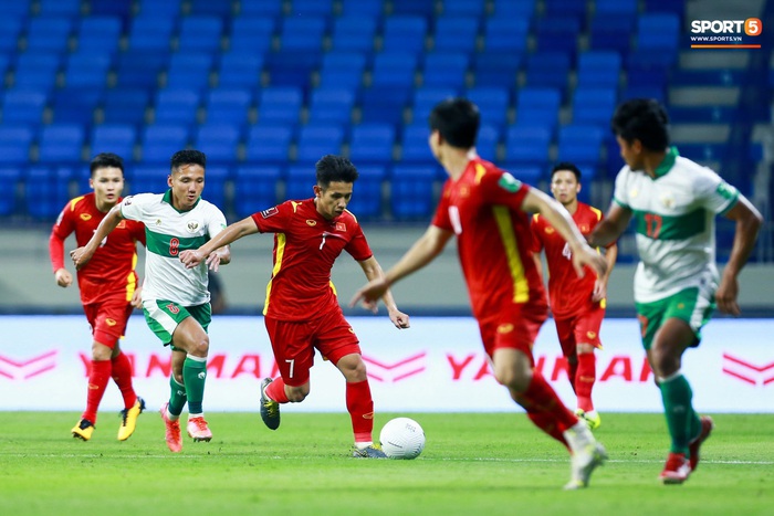Xem lại màn kung-fu Indonesia dùng để đấu Việt Nam tại vòng loại World Cup 2022 - Ảnh 11.