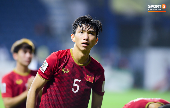 Đoàn Văn Hậu tiết lộ chia sẻ ấm lòng của HLV Park Hang-seo, chỉ ra 2 cầu thủ có thể cản bước ĐT Việt Nam  - Ảnh 1.