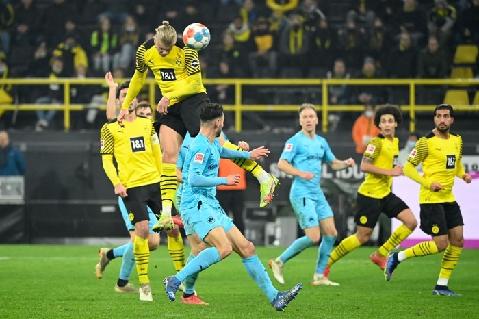 Erling Haaland lập cú đúp giúp Dortmund trở lại cuộc đua vô địch - Ảnh 3.