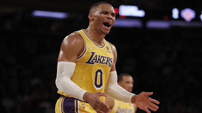 Russell Westbrook đi cách ly, Isaiah Thomas trở lại Los Angeles Lakers - Ảnh 1.