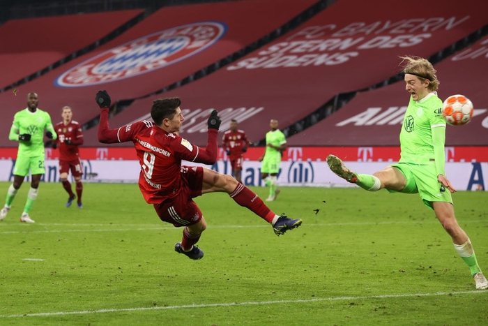 Bayern Munich vùi dập Wolfsburg trên sân nhà trong ngày Lewandowski đi vào lịch sử - Ảnh 7.