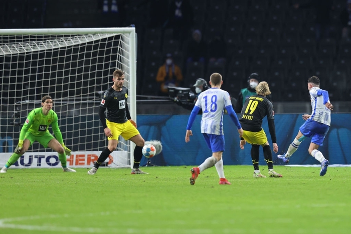 Haaland tịt ngòi, Dortmund thất thế trong cuộc đua vô địch Bundesliga - Ảnh 6.