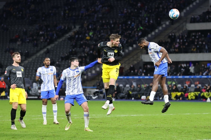 Haaland tịt ngòi, Dortmund thất thế trong cuộc đua vô địch Bundesliga - Ảnh 8.