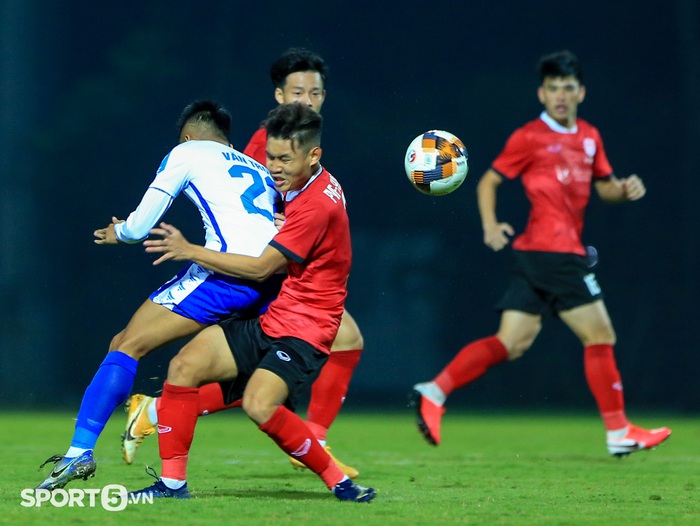 Cầu thủ U21 PVF Hưng Yên đánh nguội trả đũa ở vòng loại U21 quốc gia 2021 - Ảnh 3.