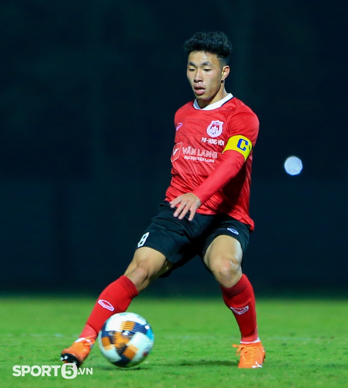 Tuyển thủ Việt Nam chơi mờ nhạt ở trận ra quân vòng loại U21 quốc gia 2021 - Ảnh 8.