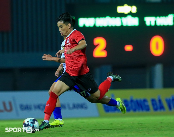 Tuyển thủ Việt Nam chơi mờ nhạt ở trận ra quân vòng loại U21 quốc gia 2021 - Ảnh 9.