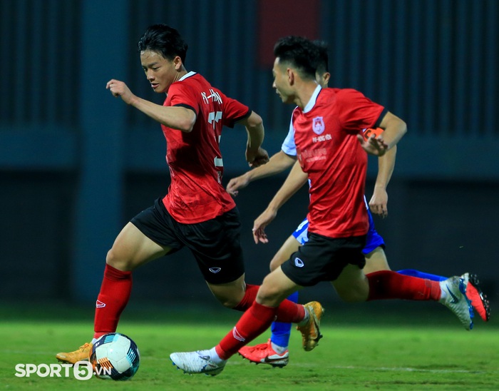 Cầu thủ U21 PVF Hưng Yên đánh nguội trả đũa ở vòng loại U21 quốc gia 2021 - Ảnh 9.