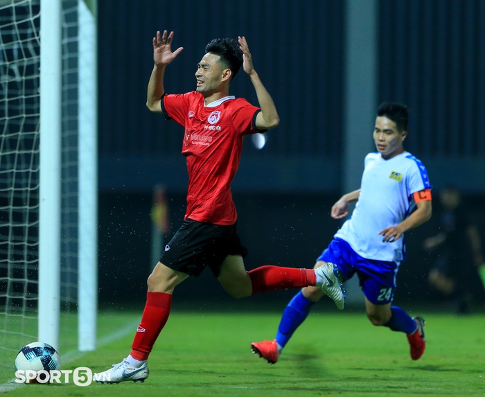Cầu thủ U21 PVF Hưng Yên đánh nguội trả đũa ở vòng loại U21 quốc gia 2021 - Ảnh 11.