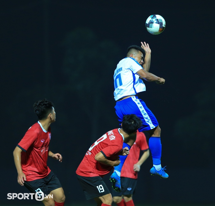 Tuyển thủ Việt Nam chơi mờ nhạt ở trận ra quân vòng loại U21 quốc gia 2021 - Ảnh 2.