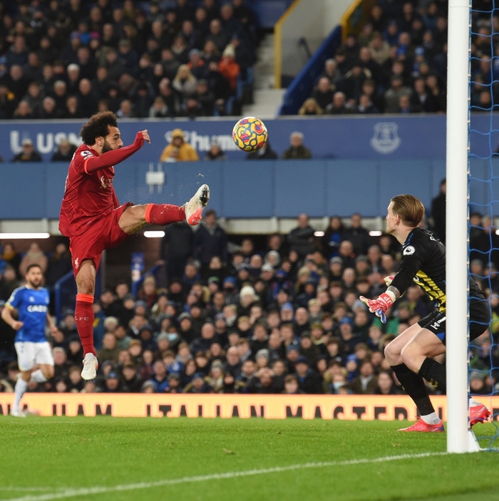 Vua Ai Cập Salah khiến đối thủ hít khói, Liverpool đại thắng trận derby nóng bỏng hàng đầu nước Anh - Ảnh 3.