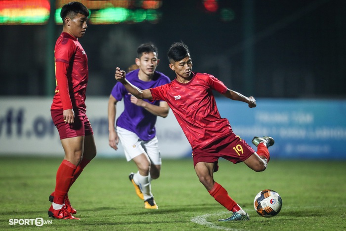 Ngôi sao U23 Việt Nam giúp Hà Nội chiến thắng nhẹ nhàng tại giải U21 Quốc gia 2021  - Ảnh 5.