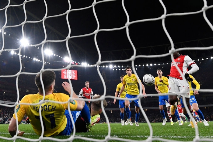 Sao trẻ lập hattrick, Arsenal hiên ngang tiến vào vòng bán kết cúp Liên đoàn Anh - Ảnh 2.