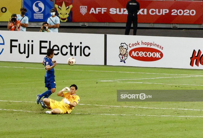 Quang Hải bị cột, xà từ chối 2 siêu phẩm, tuyển Việt Nam nhận thất bại đáng tiếc 0-2 trước Thái Lan - Ảnh 6.