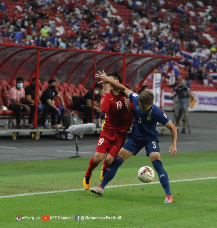 Quang Hải bị cột, xà từ chối 2 siêu phẩm, tuyển Việt Nam nhận thất bại đáng tiếc 0-2 trước Thái Lan - Ảnh 12.