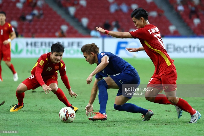 Quang Hải bị cột, xà từ chối 2 siêu phẩm, tuyển Việt Nam nhận thất bại đáng tiếc 0-2 trước Thái Lan - Ảnh 5.