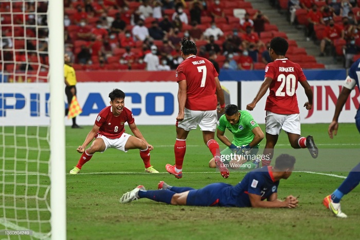 Drama điên rồ ở bán kết AFF Cup: Singapore bị &quot;mưa&quot; thẻ đỏ vẫn suýt hạ Indonesia nhờ quả phạt đền phút 90 - Ảnh 16.