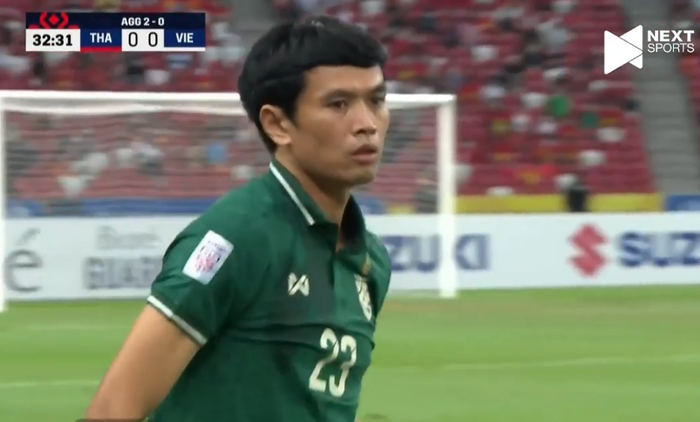 Thủ môn Thái Lan bật khóc rời sân vì chấn thương - Ảnh 3.