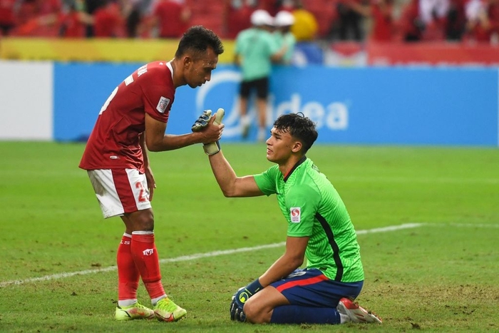 CĐV Singapore tố trọng tài xử ép khiến đội chủ nhà bị loại khỏi AFF Cup - Ảnh 2.