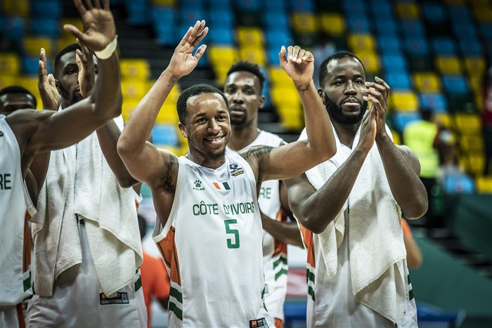 Vòng loại FIBA khu vực châu Phi diễn ra cực hấp dẫn, xuất hiện cú dunk sập rổ - Ảnh 4.