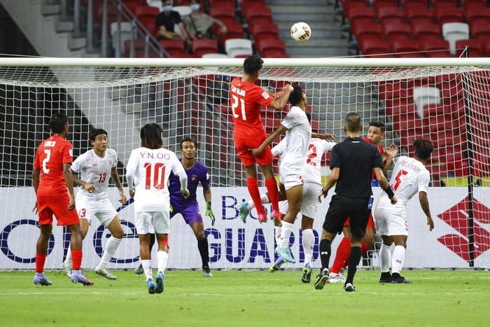 Đội chủ nhà Singapore thắng tưng bừng tuyển Myanmar ngày ra quân tại AFF Cup 2020 - Ảnh 1.