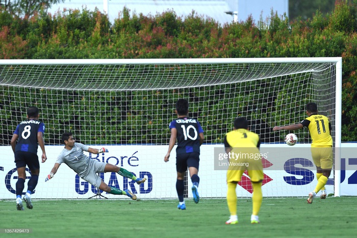HLV Keisuke Honda bất lực nhìn Campuchia thất bại trong ngày ra mắt AFF Cup 2020  - Ảnh 3.