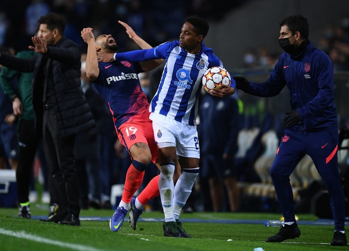 Màn ẩu đả cực căng trong trận Porto 1-3 Atletico với 2 thẻ đỏ trong 3 phút - Ảnh 3.