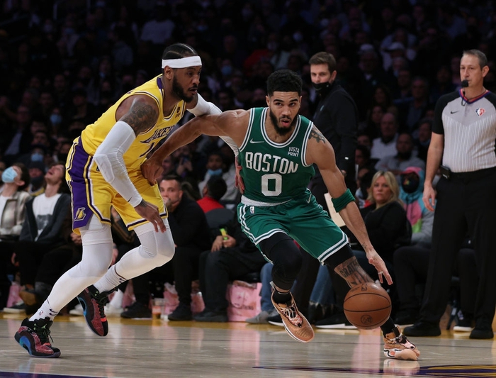 Big-3 tỏa sáng, Los Angeles Lakers &quot;đè bẹp&quot; Boston Celtics bằng phong độ ấn tượng - Ảnh 1.