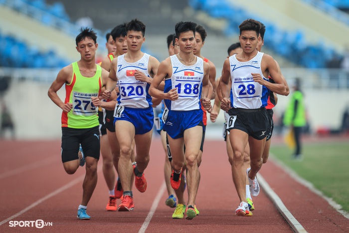 “Nữ hoàng tốc độ” Tú Chinh vượt trội tại giải điền kinh VĐQG 2021  - Ảnh 10.