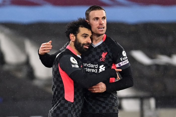Salah lập cú đúp, Liverpool vượt ải khó khăn để trở lại đường đua vô địch - Ảnh 1.