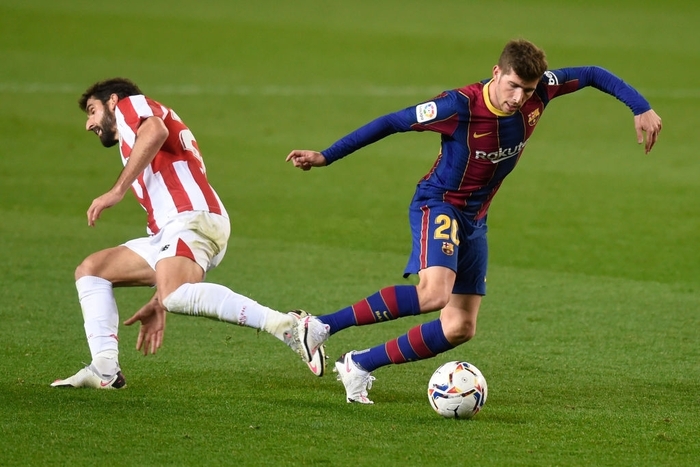 Messi tỏa sáng giúp Barca soán ngôi Real Madrid - Ảnh 1.