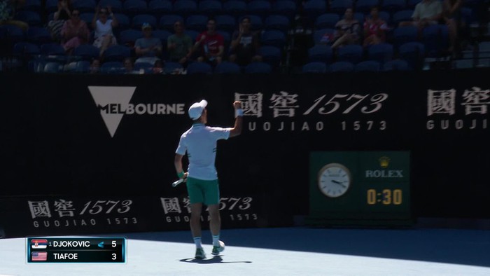 Tổng hợp hình ảnh ngày thi đấu thứ 3 của Australian Open: Djokovic nổi giận với khán giả, Kyrgios đập nát vợt - Ảnh 1.