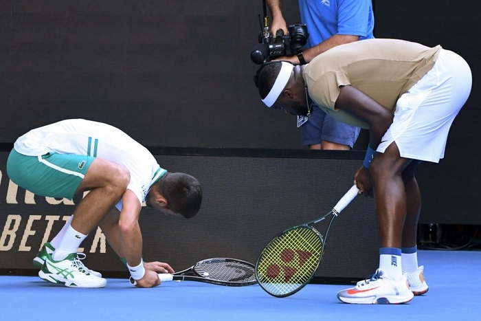 Tổng hợp hình ảnh ngày thi đấu thứ 3 của Australian Open: Djokovic nổi giận với khán giả, Kyrgios đập nát vợt - Ảnh 2.