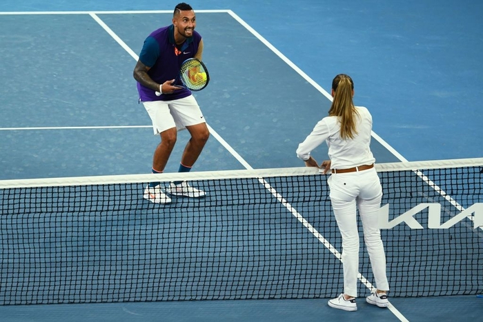 Tổng hợp hình ảnh ngày thi đấu thứ 3 của Australian Open: Djokovic nổi giận với khán giả, Kyrgios đập nát vợt - Ảnh 8.