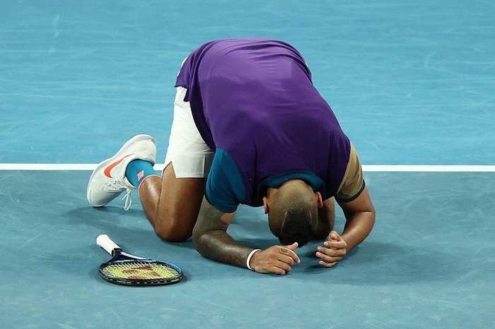 Tổng hợp hình ảnh ngày thi đấu thứ 3 của Australian Open: Djokovic nổi giận với khán giả, Kyrgios đập nát vợt - Ảnh 9.