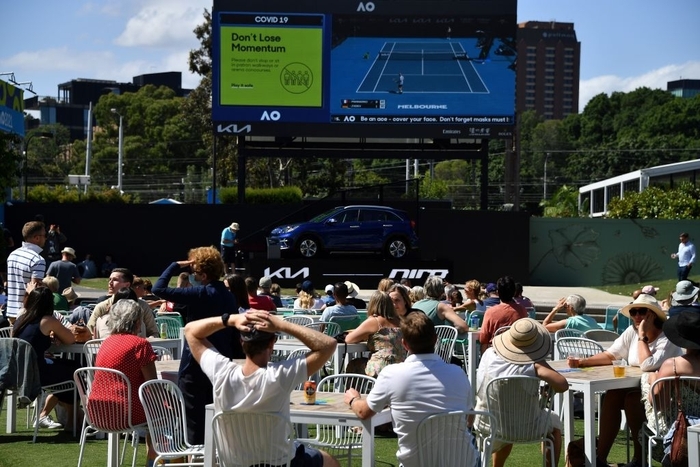 Ngày thi đấu thứ 5 Australian Open: Novak Djokovic &quot;thoát hiểm&quot; ngoạn mục, niềm hi vọng của nước chủ nhà dừng bước - Ảnh 1.