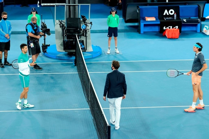 Novak Djokovic nén đau vào tứ kết Australian Open - Ảnh 2.