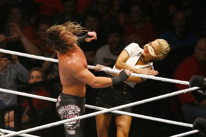 Mỹ nhân làng WWE gây chú ý với loạt hình cực nóng bỏng, thần thái và độ quyến rũ đều ở mức &quot;đỉnh của chóp&quot; - Ảnh 7.