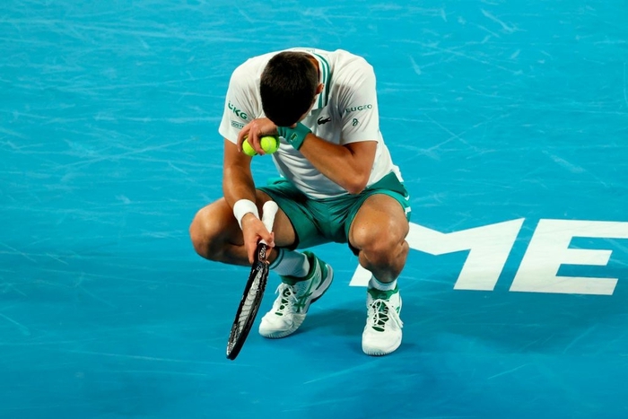 Novak Djokovic trả giá đắt sau trận thắng Raonic - Ảnh 3.