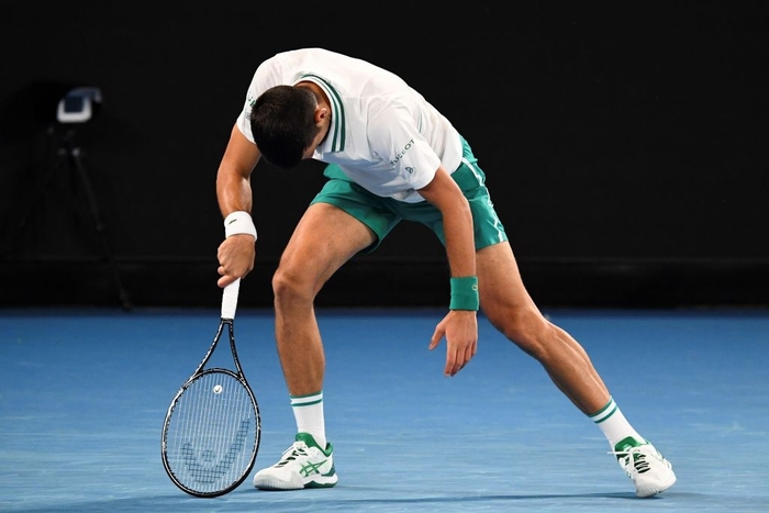 Novak Djokovic trả giá đắt sau trận thắng Raonic - Ảnh 6.