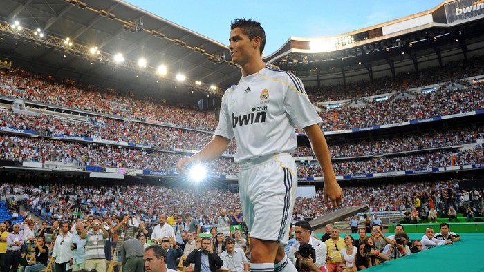 Ronaldo aged 36: The journey from a poor boy to a sports millionaire - Photo 14.