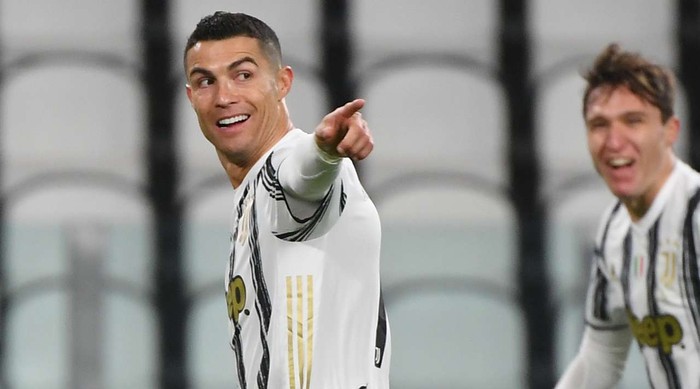 Bật cười với hình ảnh Ronaldo đòi xem đồng hồ của trọng tài khi bị từ chối bàn thắng - Ảnh 3.