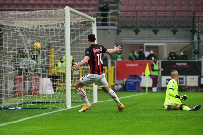 Ibra lập cú đúp, AC Milan đại thắng đòi lại ngôi đầu bảng - Ảnh 4.