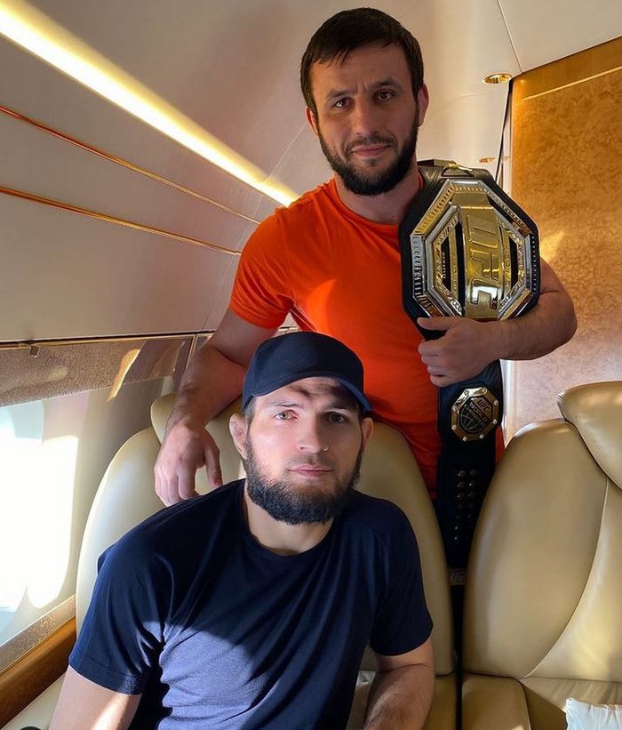 Khabib dành thời gian cho công tác xã hội, đến tận nơi trò chuyện, giúp khoảng 50 người cai nghiện - Ảnh 1.