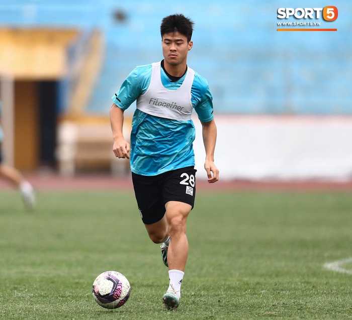 CLB Hà Nội tập luyện chuẩn bị cho trận đấu gặp đội đầu bảng Hải Phòng FC - Ảnh 2.