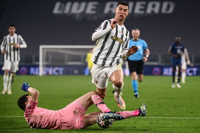 Ronaldo im lặng, Juventus cay đắng rời Champions League dù chơi hơn người trong hiệp phụ - Ảnh 1.