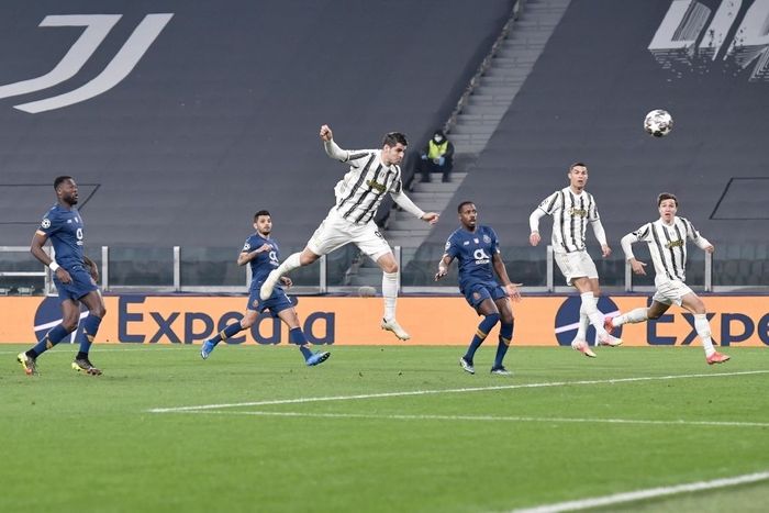 Ronaldo im lặng, Juventus cay đắng rời Champions League dù chơi hơn người trong hiệp phụ - Ảnh 3.