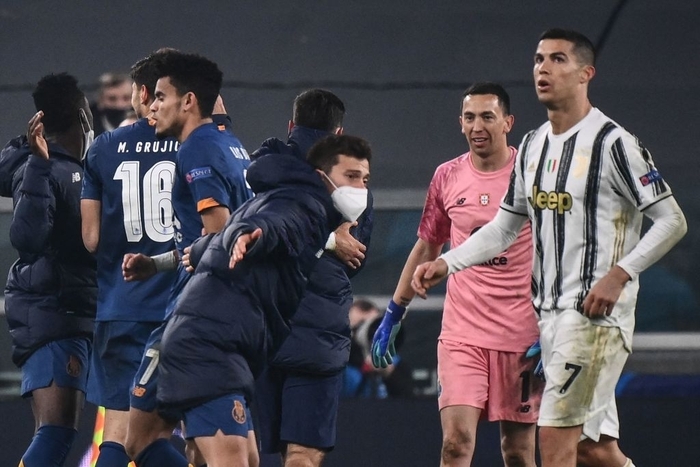 Ronaldo im lặng, Juventus cay đắng rời Champions League dù chơi hơn người trong hiệp phụ - Ảnh 2.