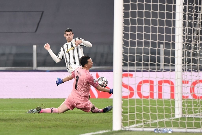 Ronaldo im lặng, Juventus cay đắng rời Champions League dù chơi hơn người trong hiệp phụ - Ảnh 10.