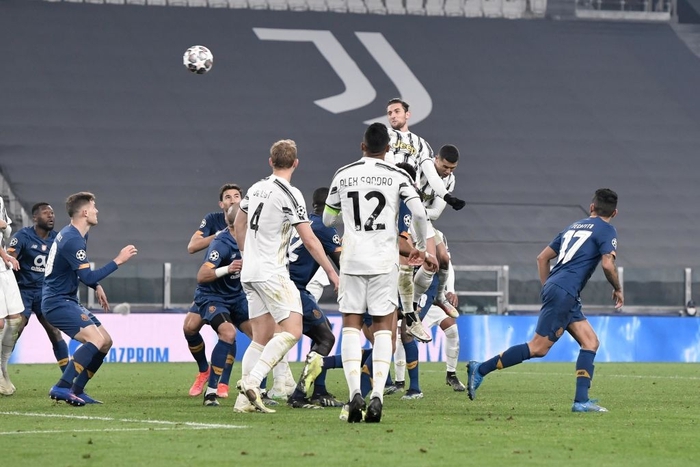 Ronaldo im lặng, Juventus cay đắng rời Champions League dù chơi hơn người trong hiệp phụ - Ảnh 12.